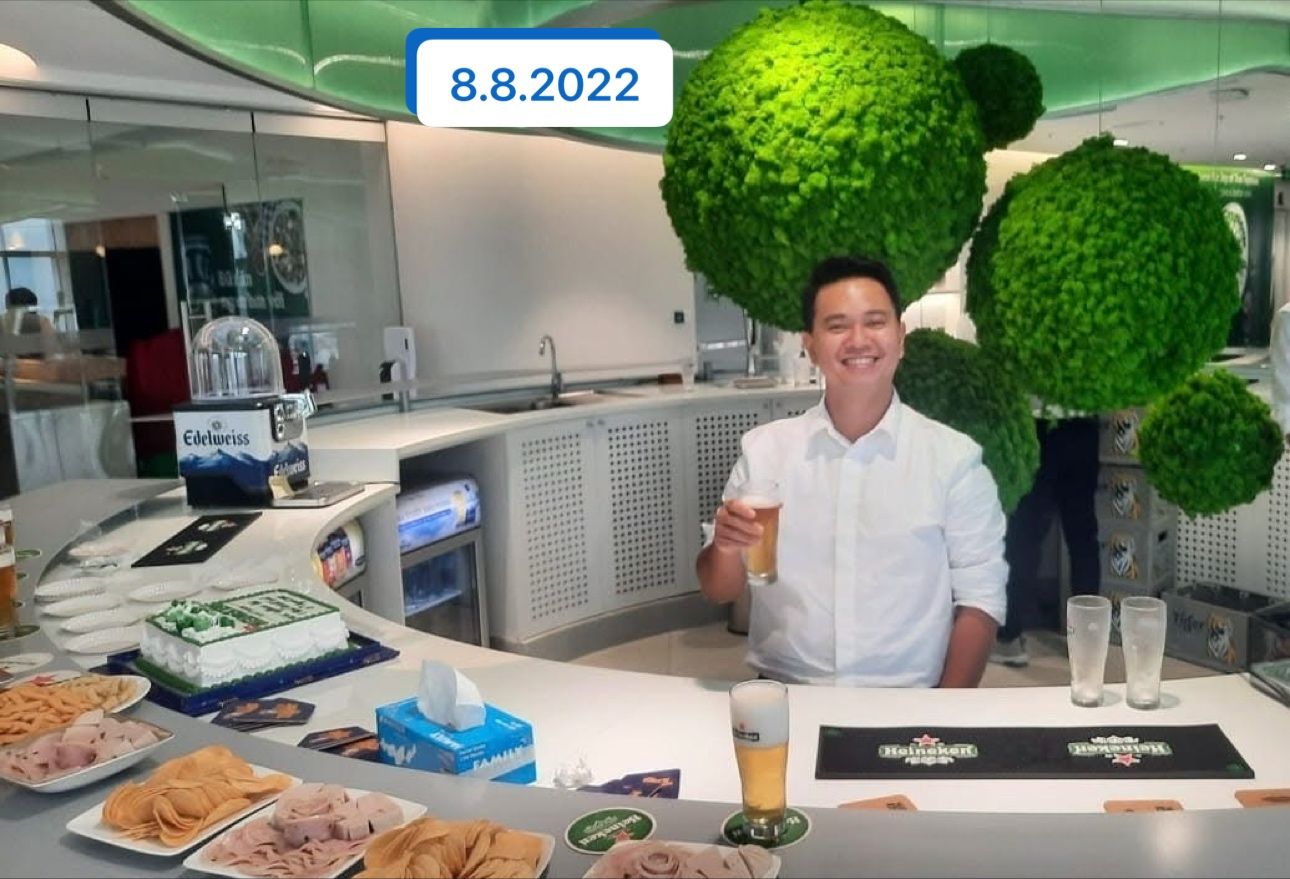 Khoa at a HEINEKEN welcome celebration in August 2022, as shared in his three-year career reflection.